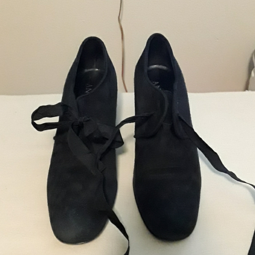 Ann Klein suede shoes